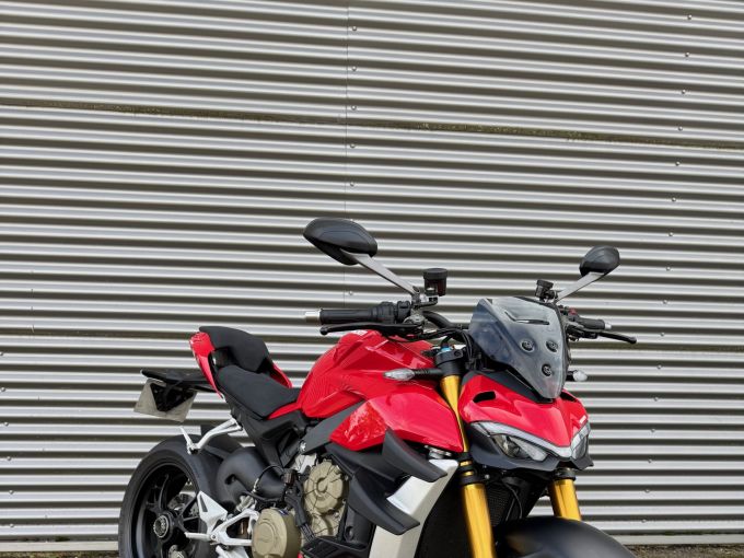 DUCATI STREETFIGHTER V4S 4