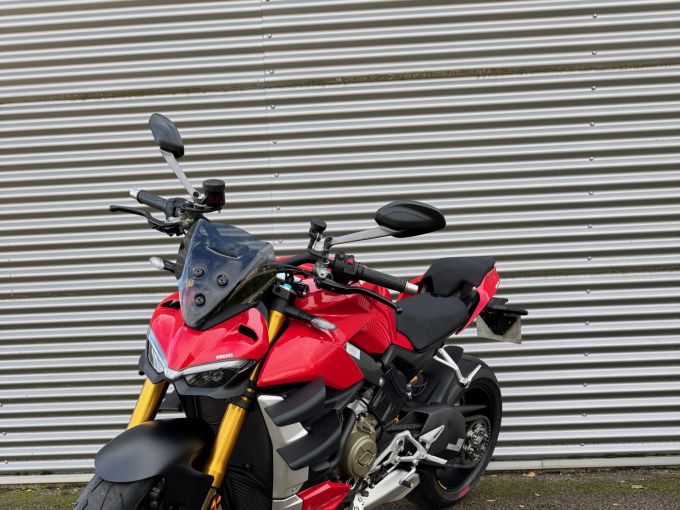 DUCATI STREETFIGHTER V4S 4