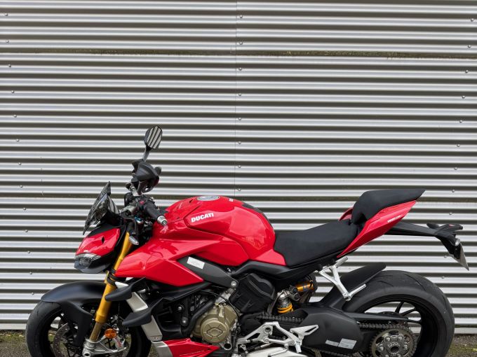 DUCATI STREETFIGHTER V4S 4