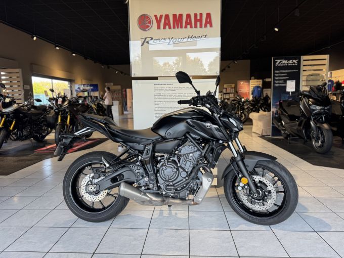 YAMAHA MT-07 (47.5CV) 4