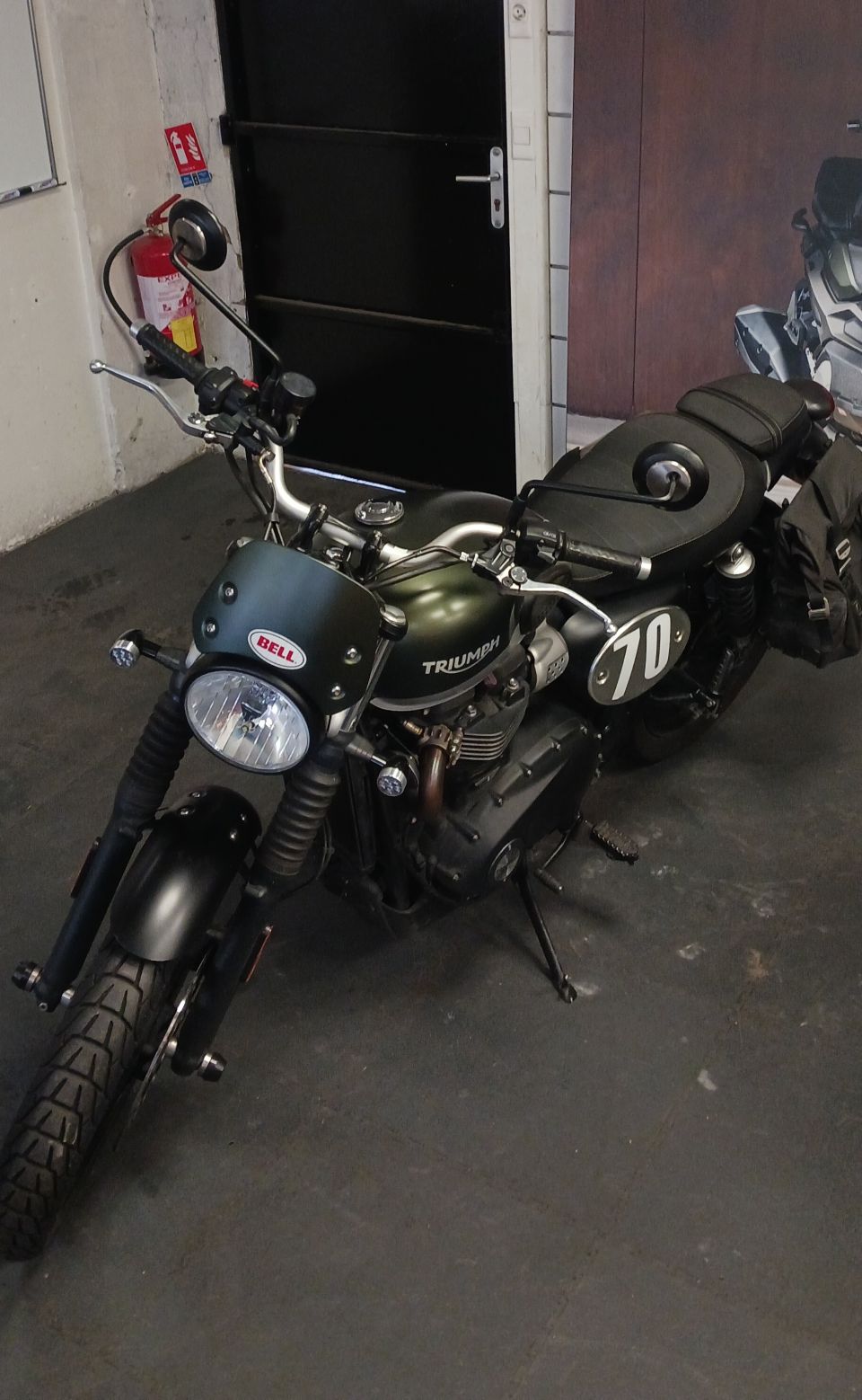 TRIUMPH STREET SCRAMBLER  900 4