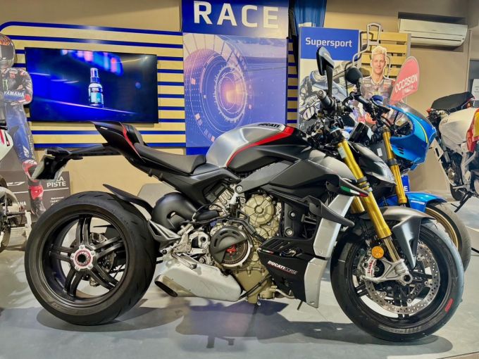 DUCATI STREETFIGHTER V4S 4