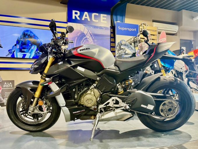 DUCATI STREETFIGHTER V4S 4