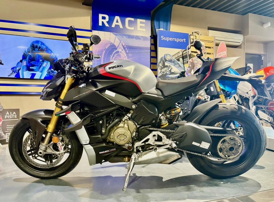 DUCATI STREETFIGHTER V4S 4