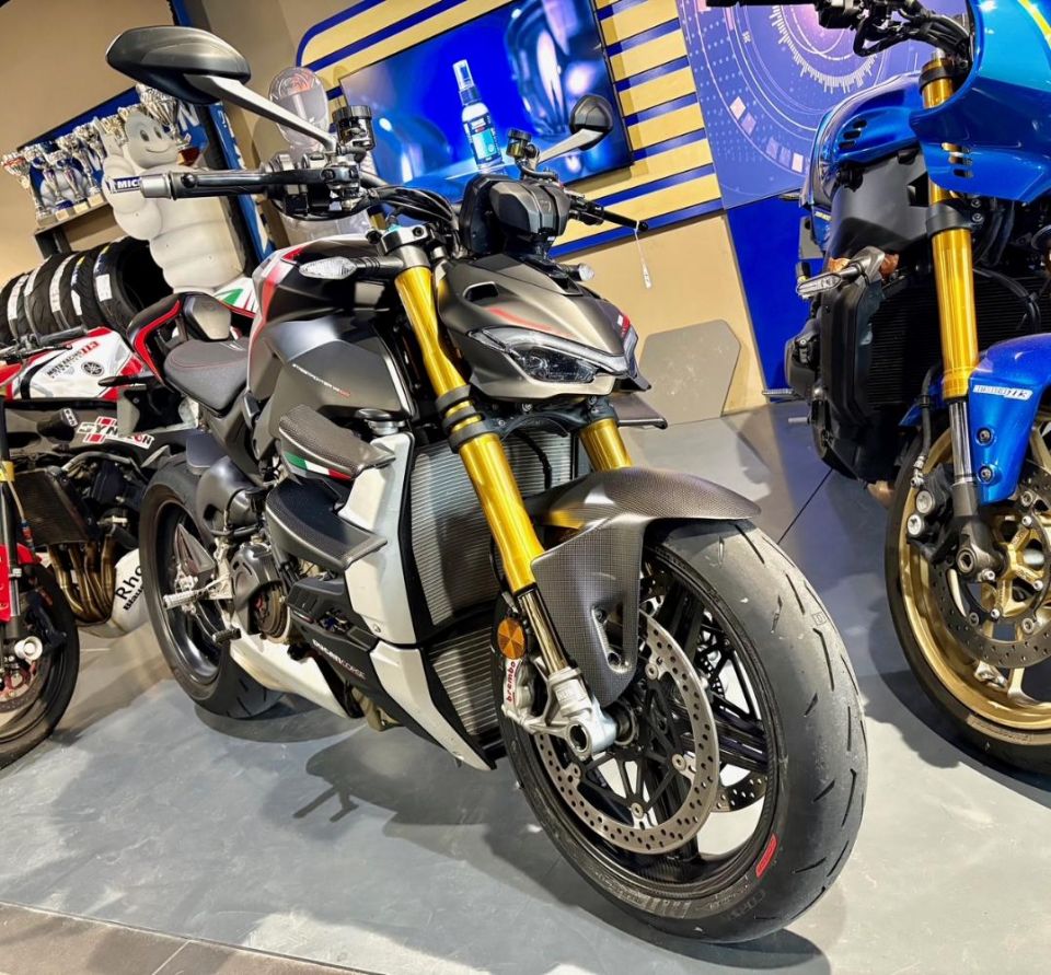 DUCATI STREETFIGHTER V4S 4