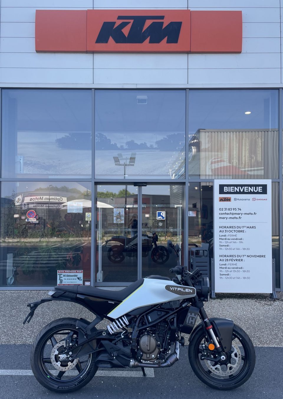 HUSQVARNA Vitpilen 125 4