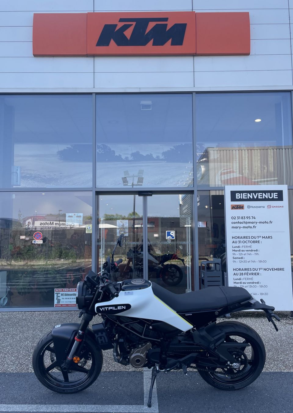 HUSQVARNA Vitpilen 125 4