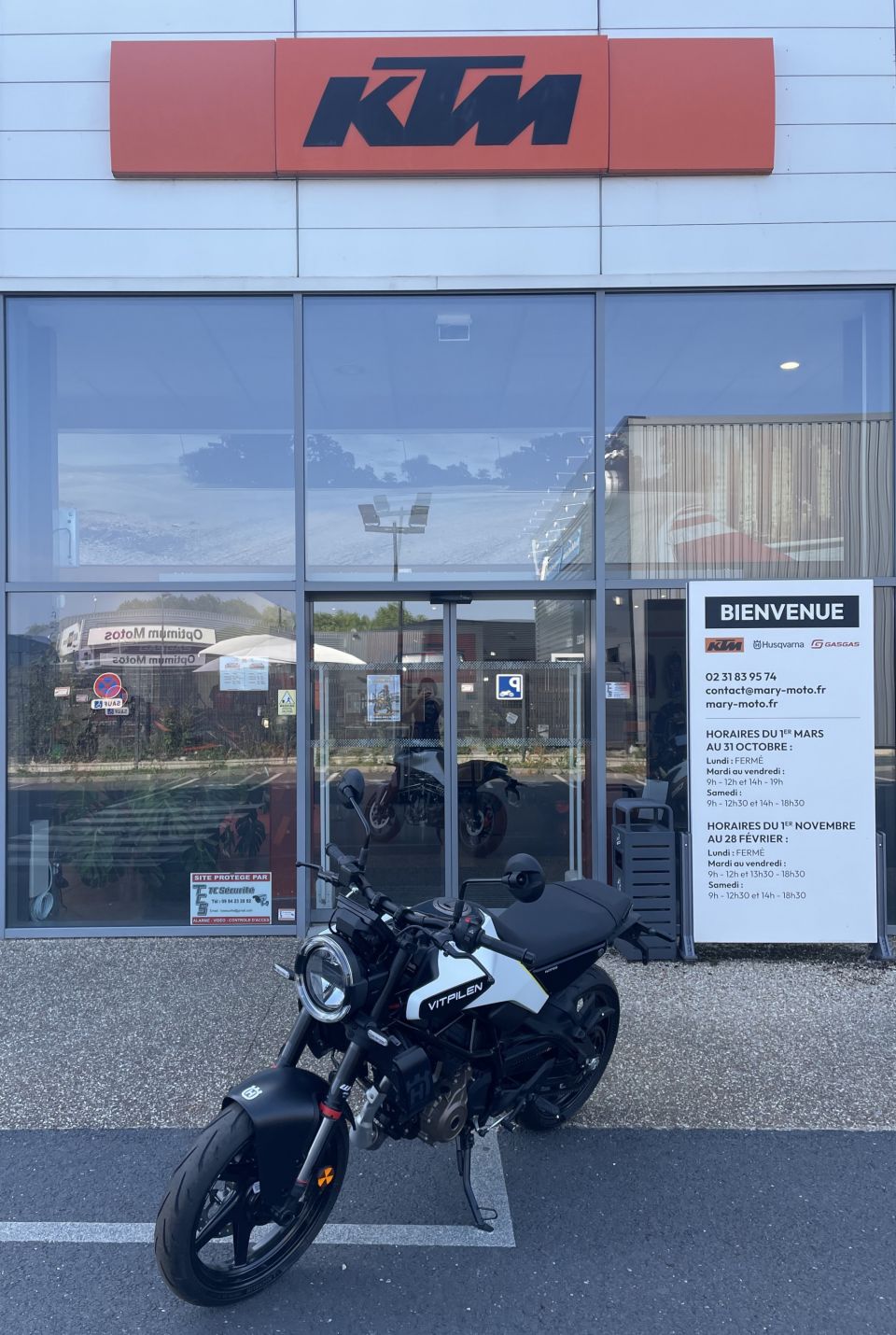 HUSQVARNA Vitpilen 125 4