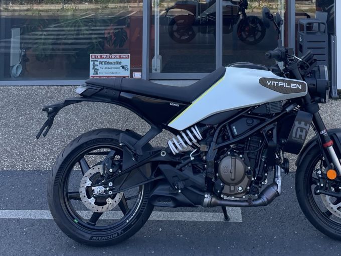 HUSQVARNA Vitpilen 125 4