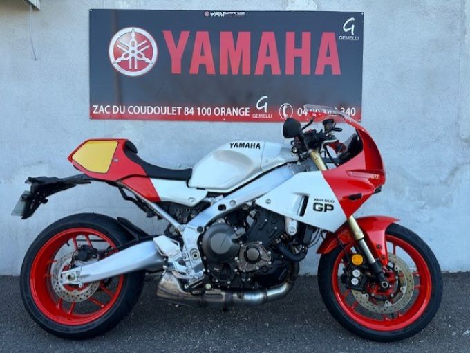 YAMAHA XSR 900 GP 4