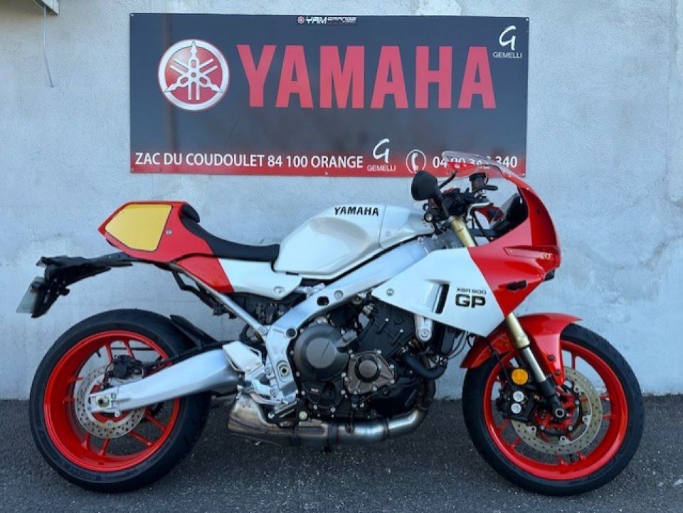 YAMAHA XSR 900 GP 4