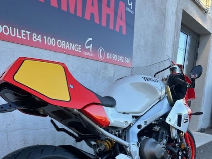 YAMAHA XSR 900 GP 4