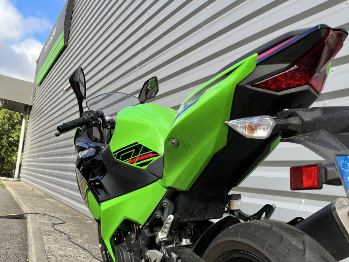 KAWASAKI NINJA 400 4