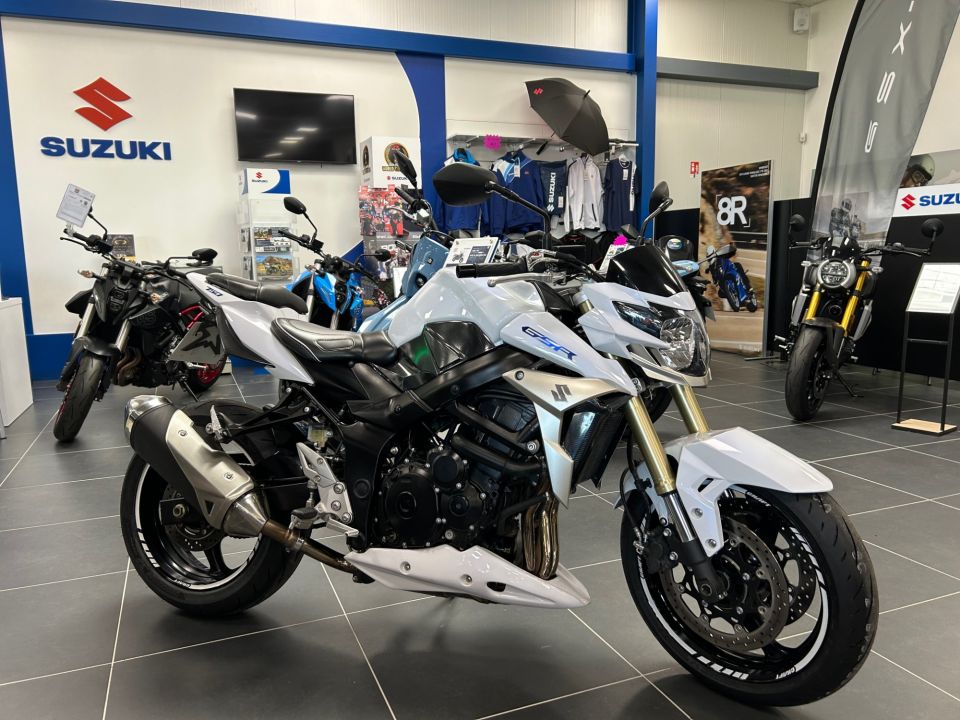 SUZUKI GSR 750 ABS 4