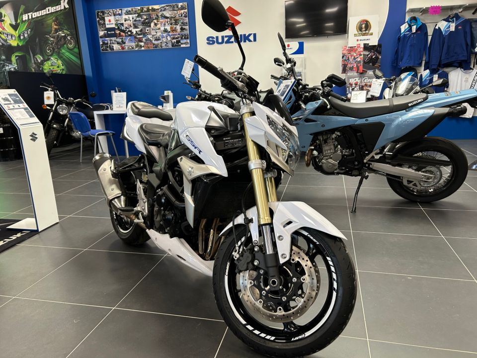 SUZUKI GSR 750 ABS 4