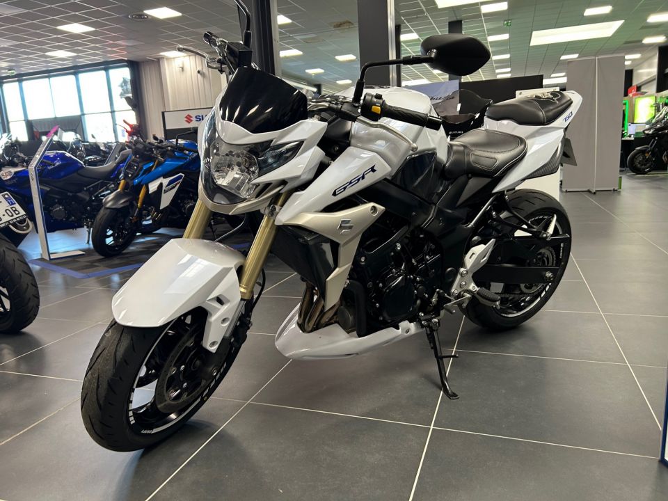 SUZUKI GSR 750 ABS 4