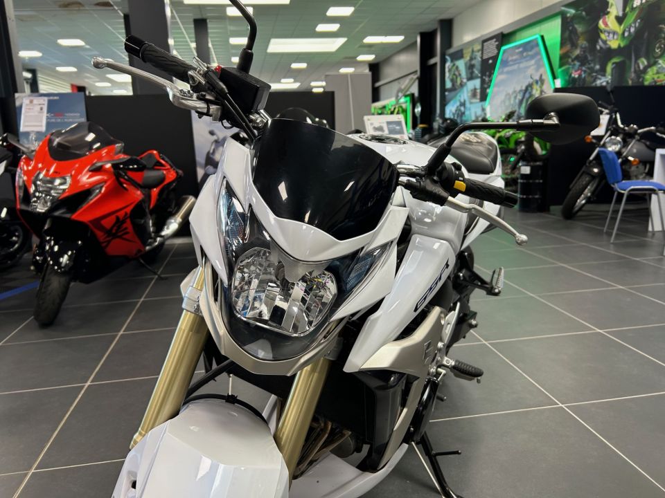 SUZUKI GSR 750 ABS 4