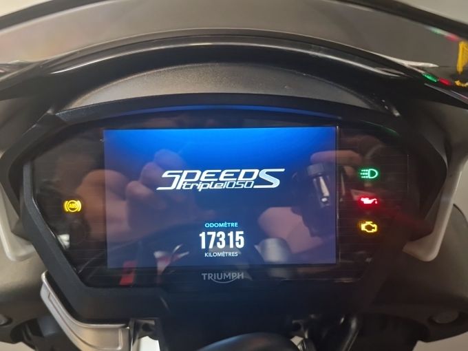 TRIUMPH SPEED TRIPLE 1050 S  4