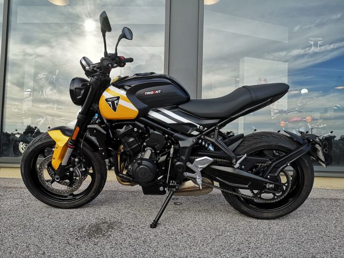 TRIUMPH TRIDENT 660 4