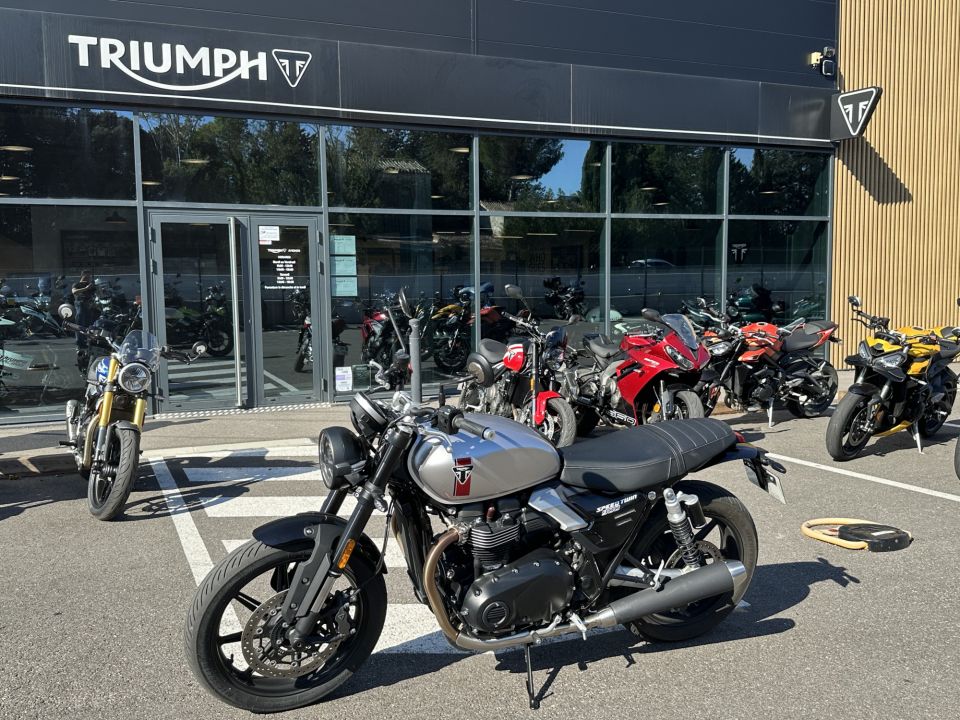 TRIUMPH SPEED TWIN 900 4