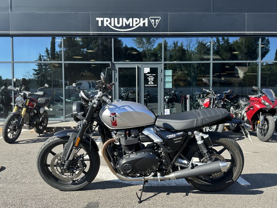TRIUMPH SPEED TWIN 900 4