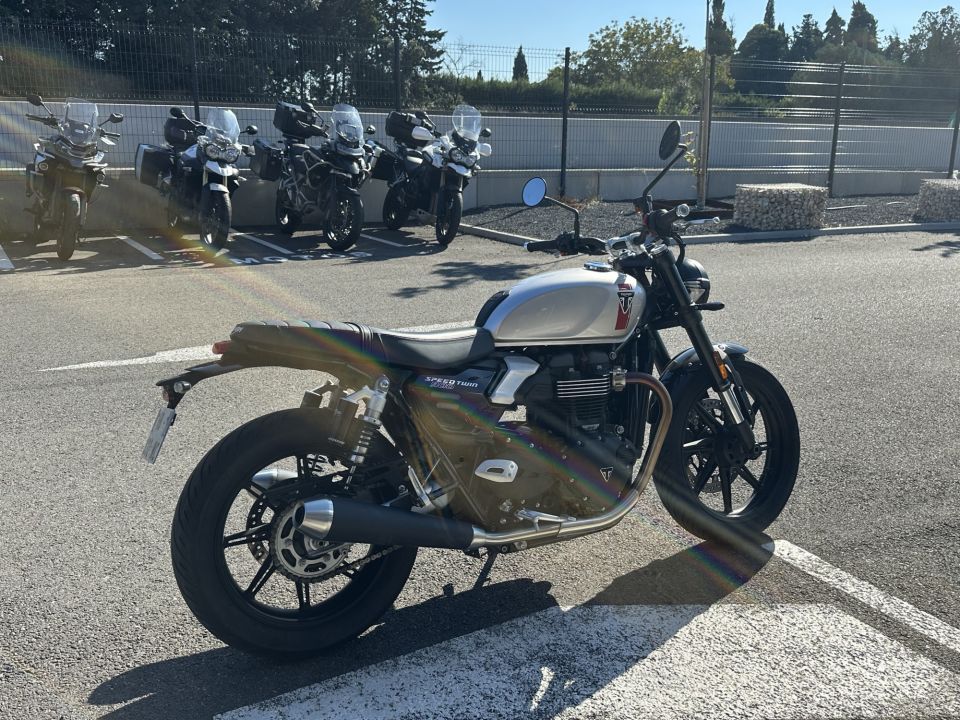 TRIUMPH SPEED TWIN 900 4