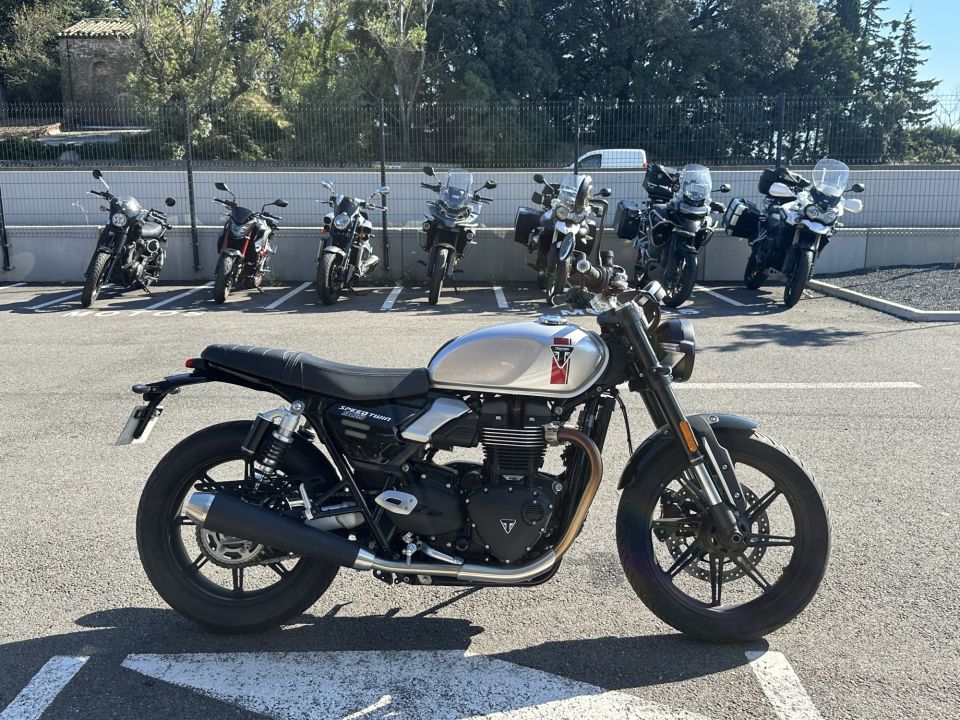 TRIUMPH SPEED TWIN 900 4