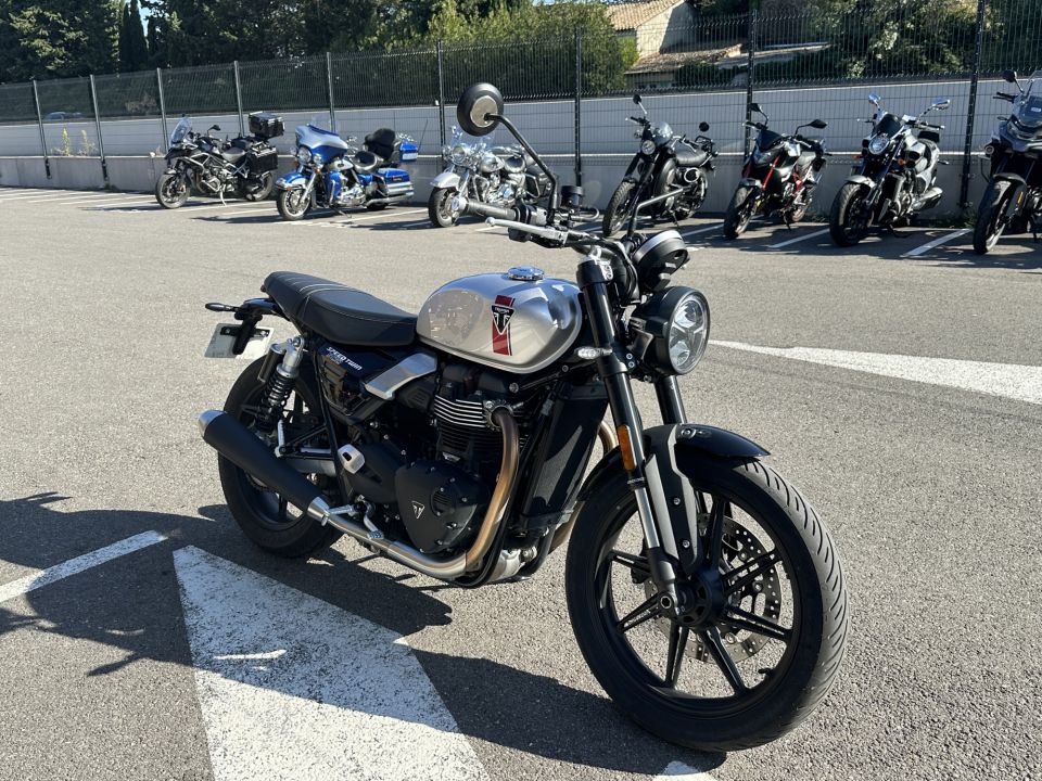 TRIUMPH SPEED TWIN 900 4
