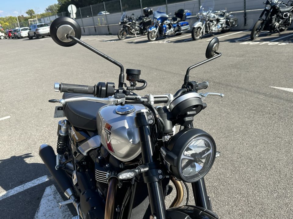 TRIUMPH SPEED TWIN 900 4