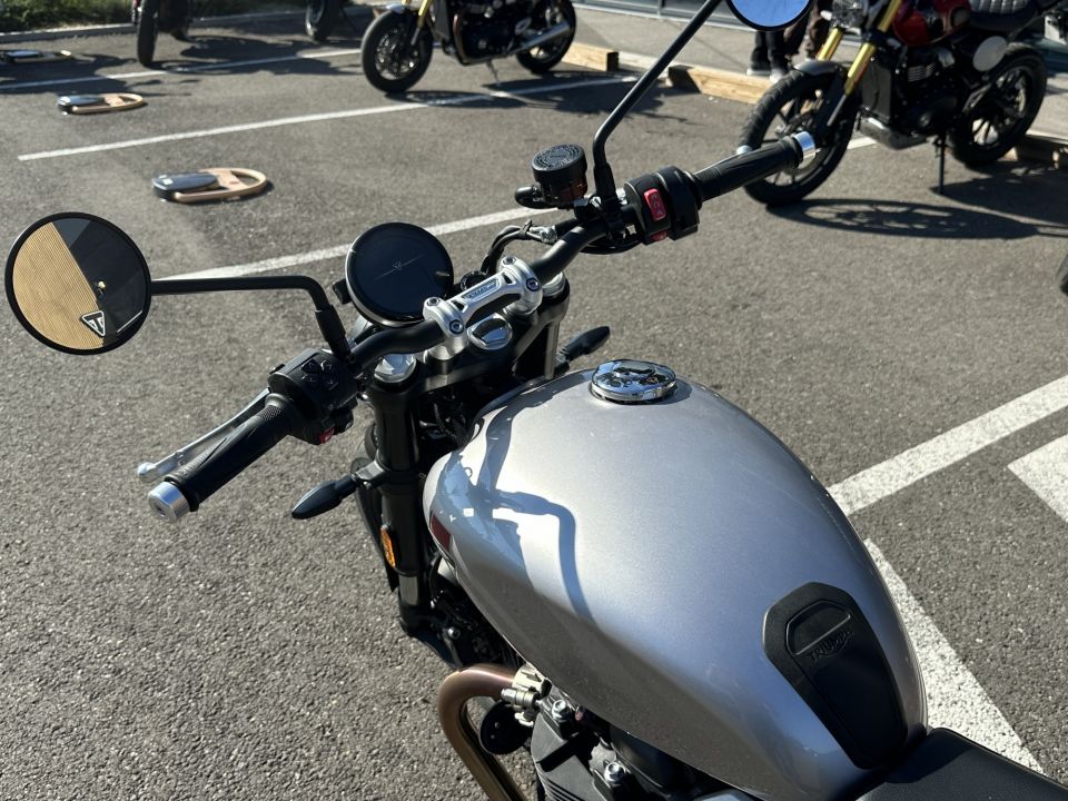 TRIUMPH SPEED TWIN 900 4