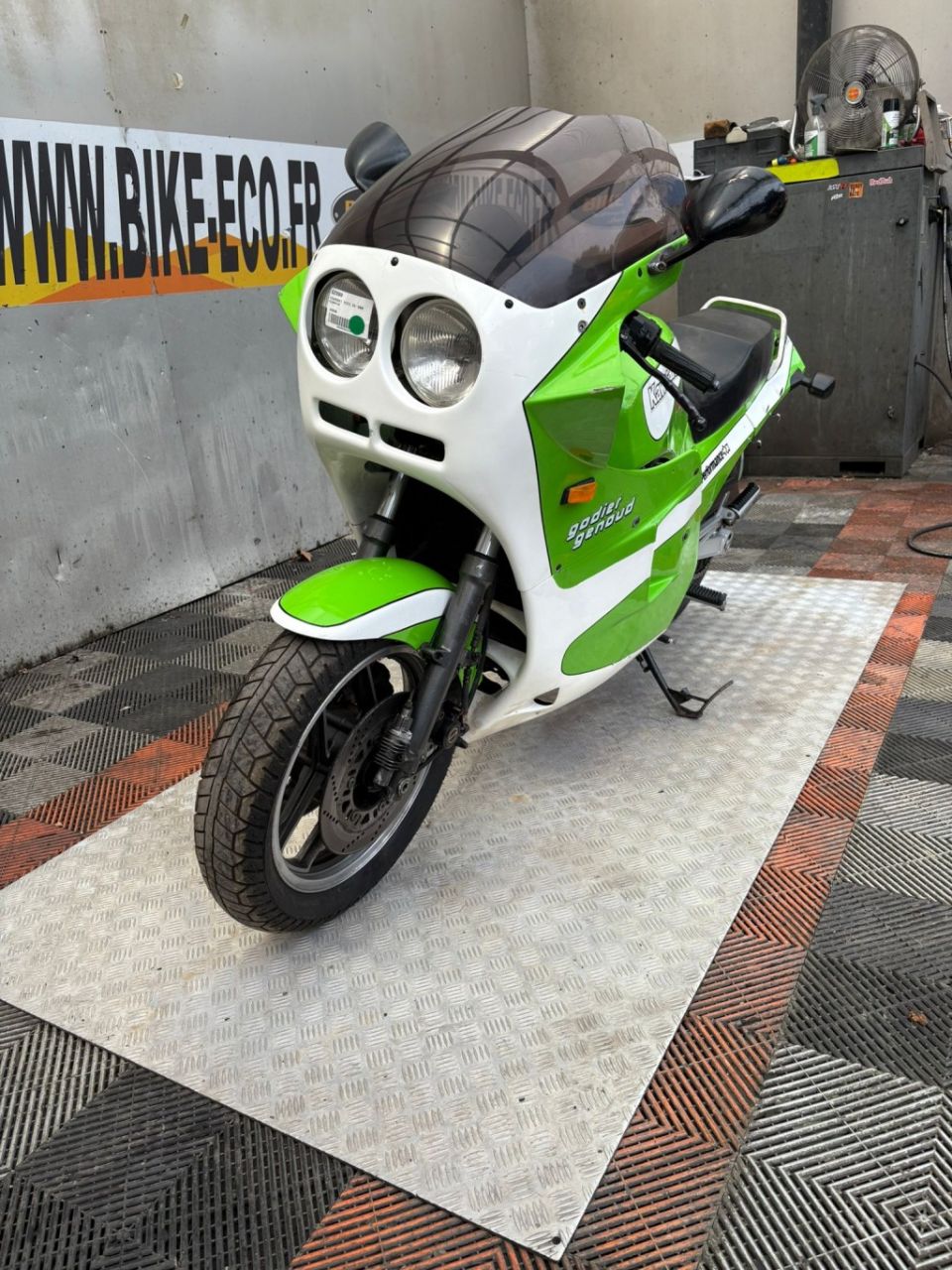 KAWASAKI GPZ 4