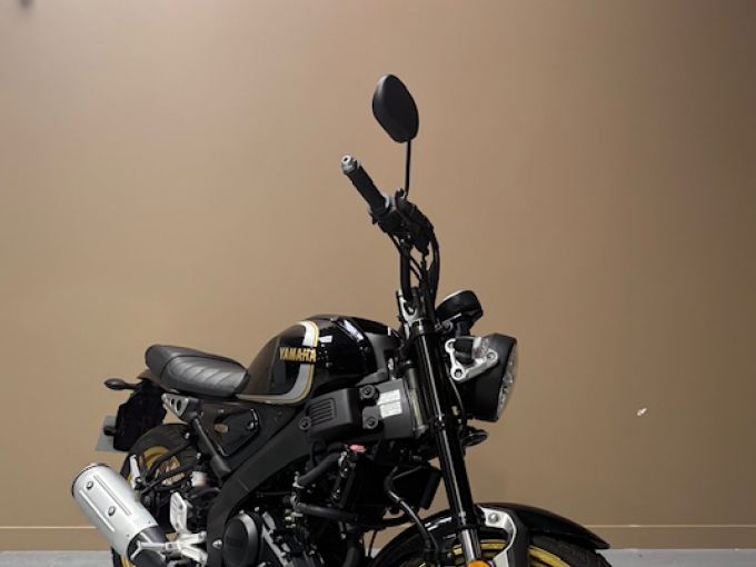 YAMAHA XSR 125 Legacy 4