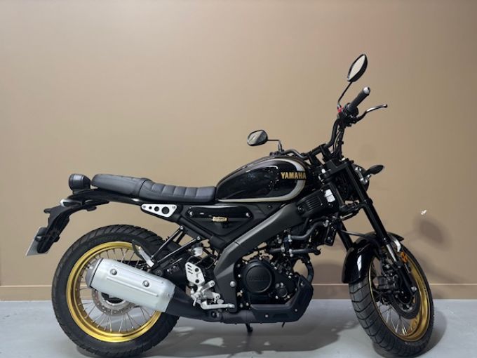 YAMAHA XSR 125 Legacy 4