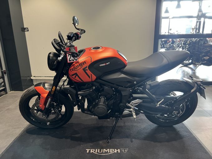 TRIUMPH TRIDENT 660 4