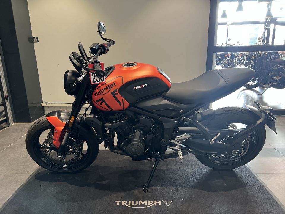 TRIUMPH TRIDENT 660 4