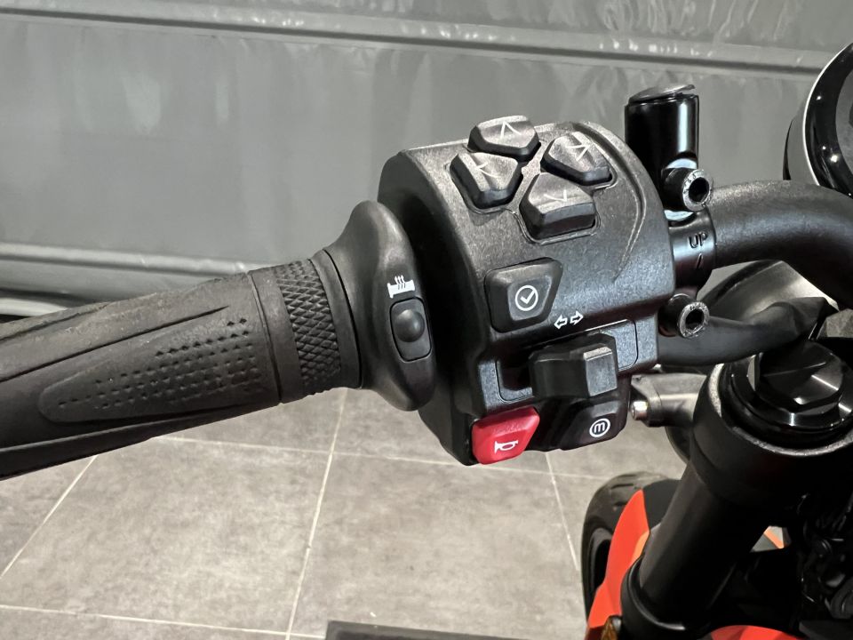 TRIUMPH TRIDENT 660 4