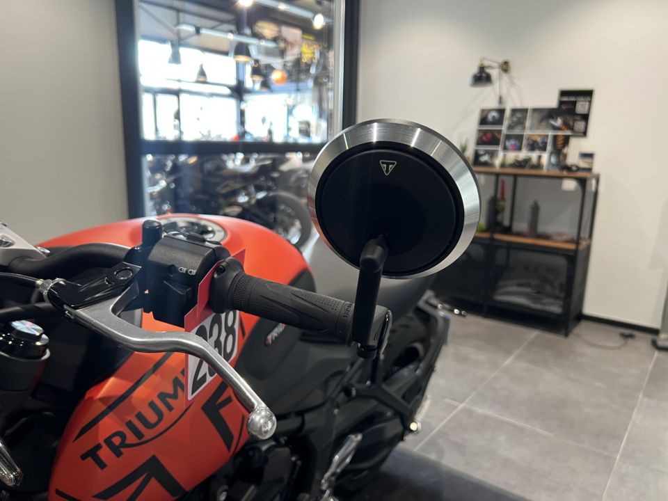 TRIUMPH TRIDENT 660 4