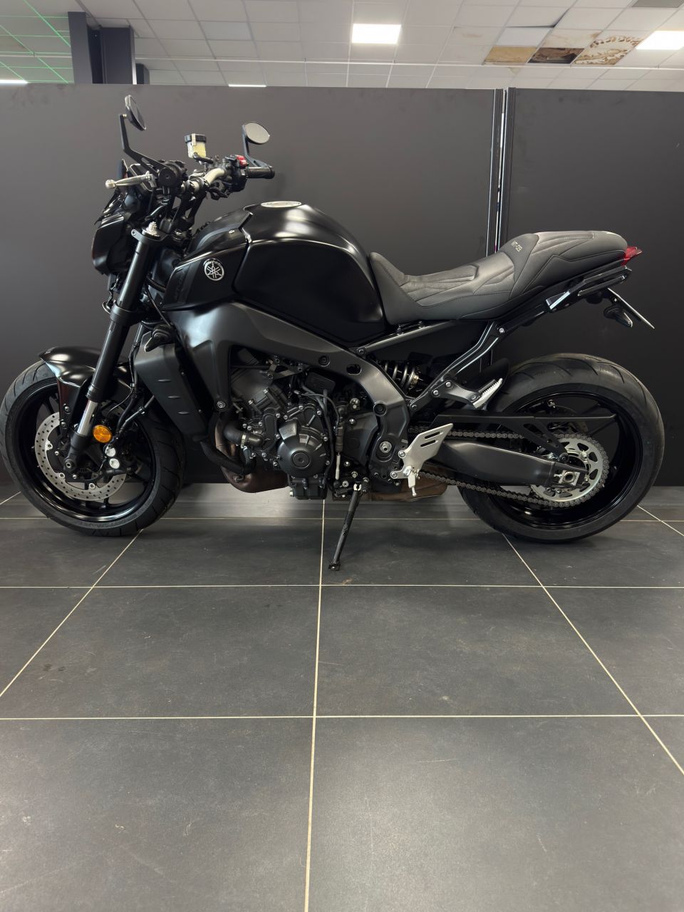 YAMAHA MT-09 4