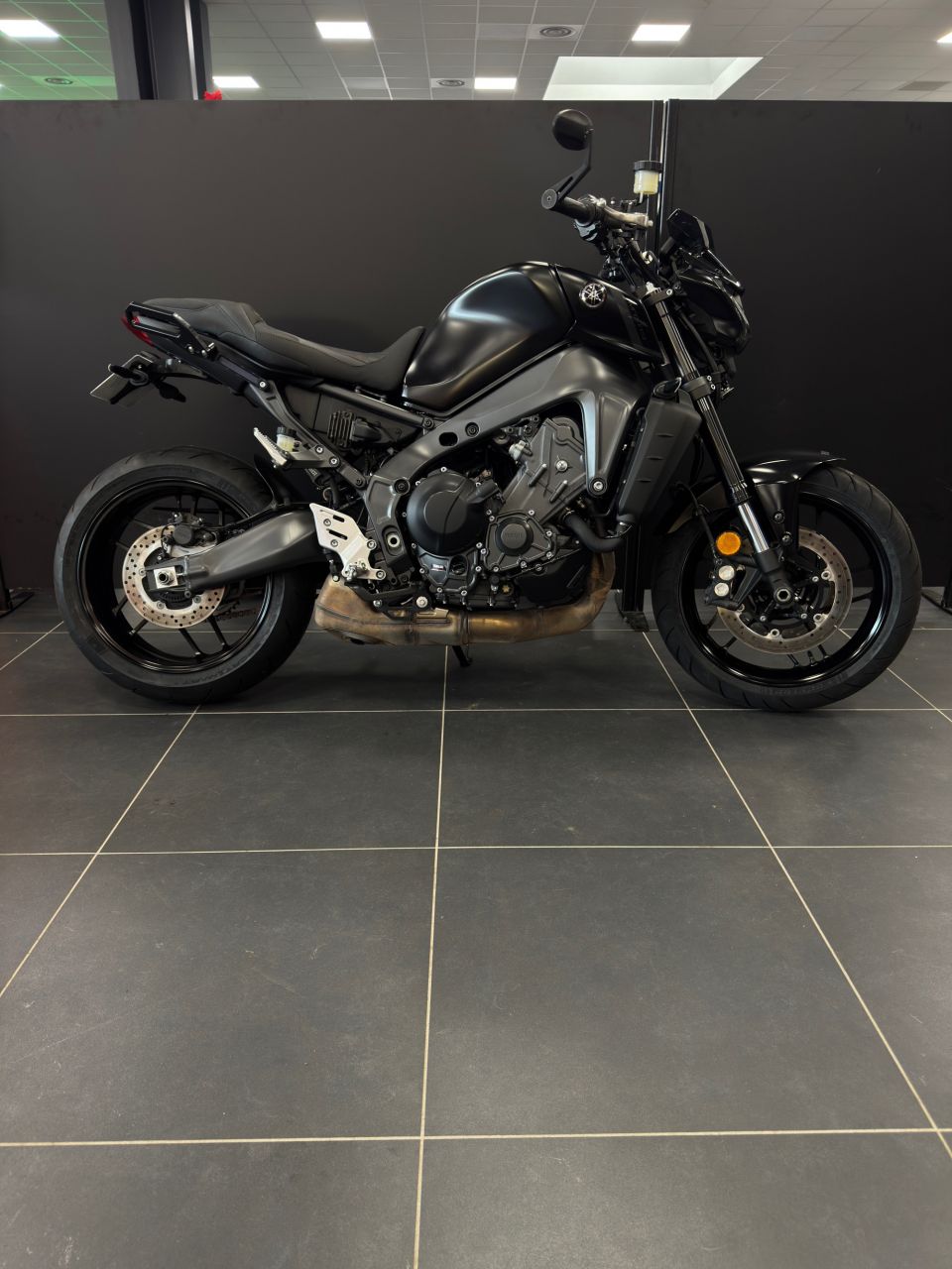 YAMAHA MT-09 4