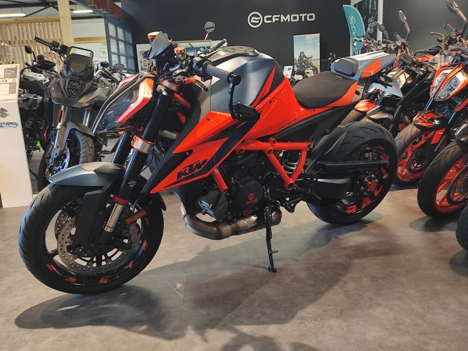 KTM 1290 SUPER DUKE R 4