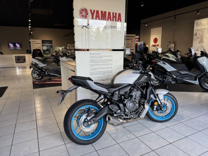 YAMAHA MT-07 (47.5CV) 4