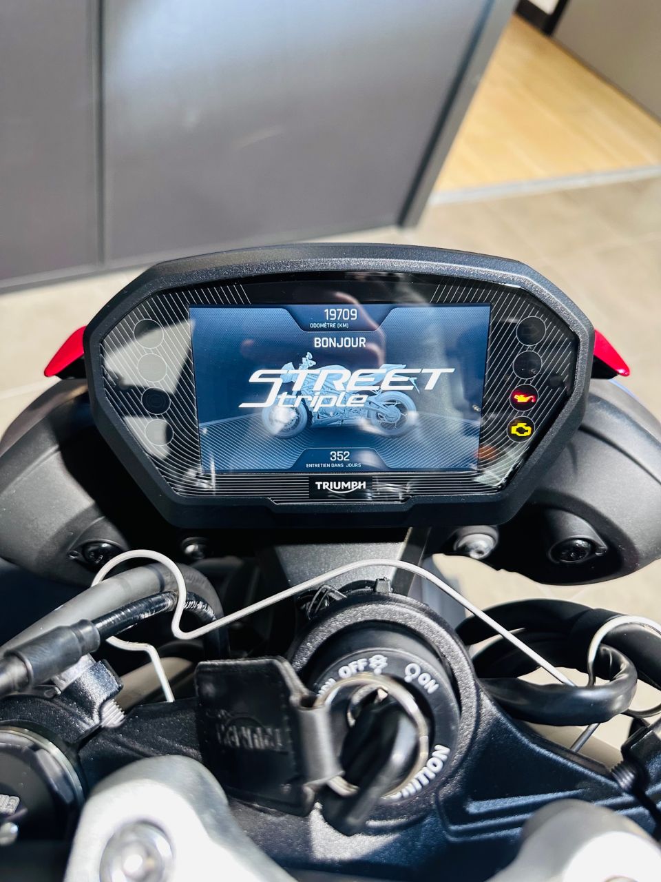 TRIUMPH STREET TRIPLE 765 RS 4