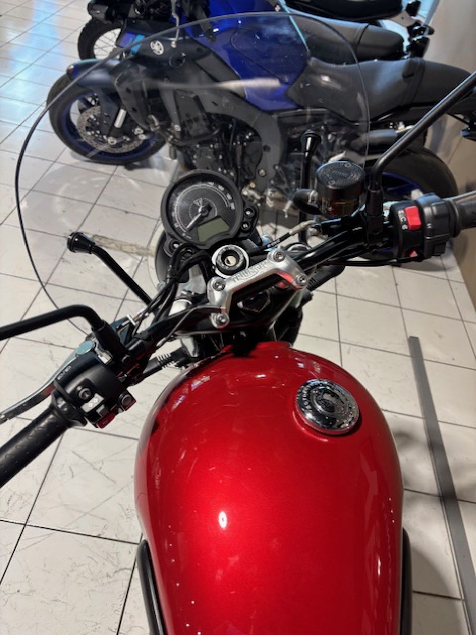 TRIUMPH STREET TWIN  900 4