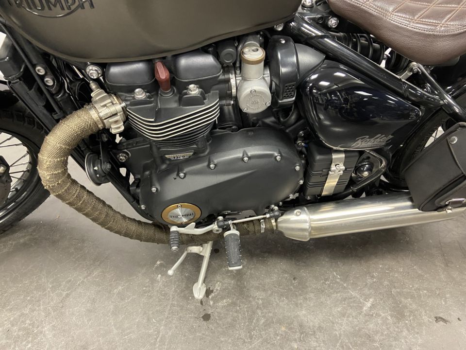 TRIUMPH Bonneville Bobber 1200 4