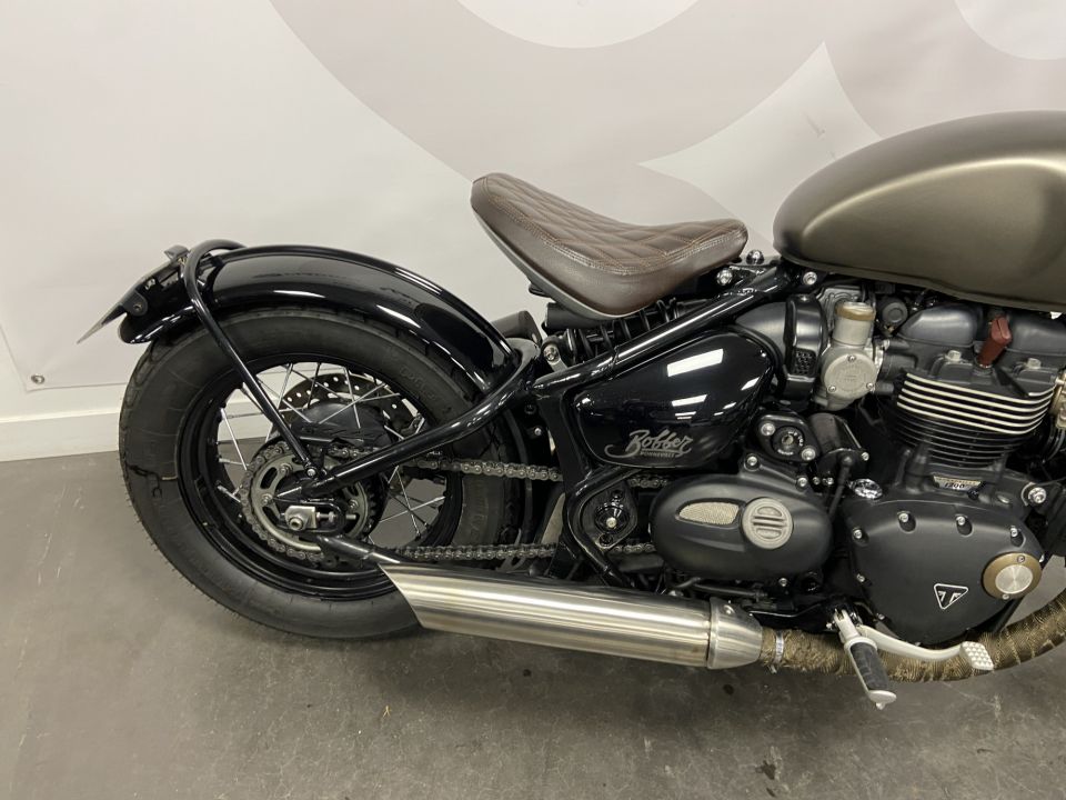 TRIUMPH Bonneville Bobber 1200 4