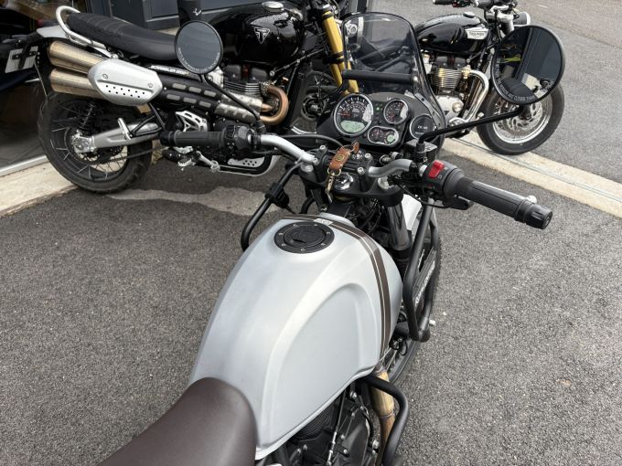 ROYAL ENFIELD HYMALAYAN 400 4