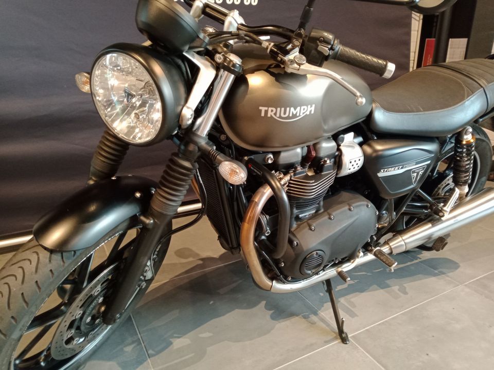 TRIUMPH STREET TWIN  900 4