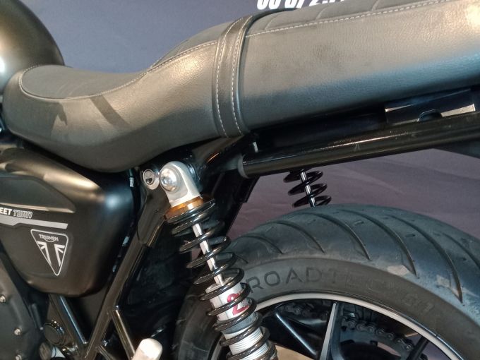 TRIUMPH STREET TWIN  900 4