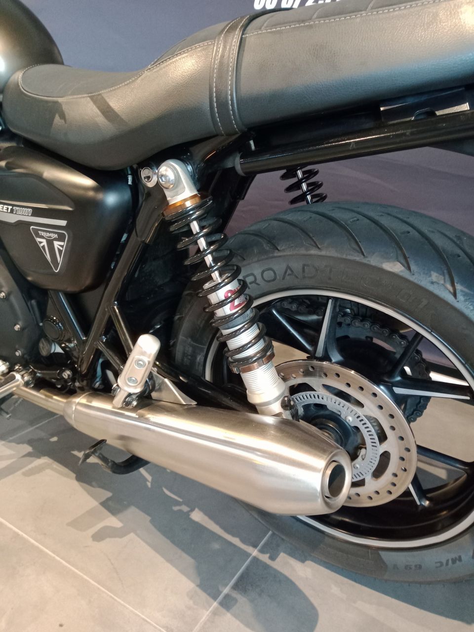 TRIUMPH STREET TWIN  900 4
