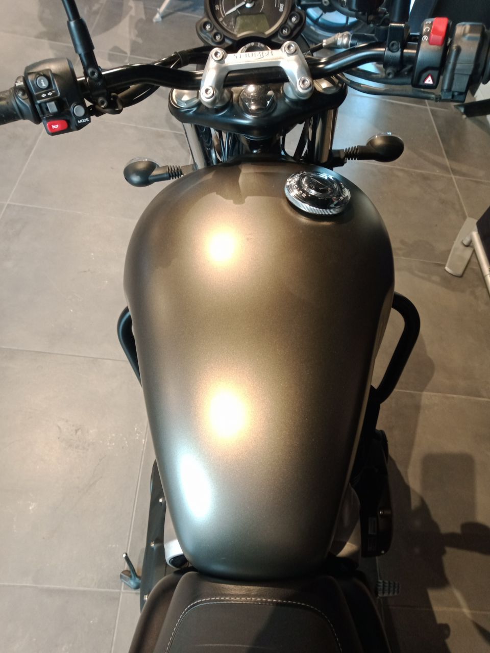 TRIUMPH STREET TWIN  900 4
